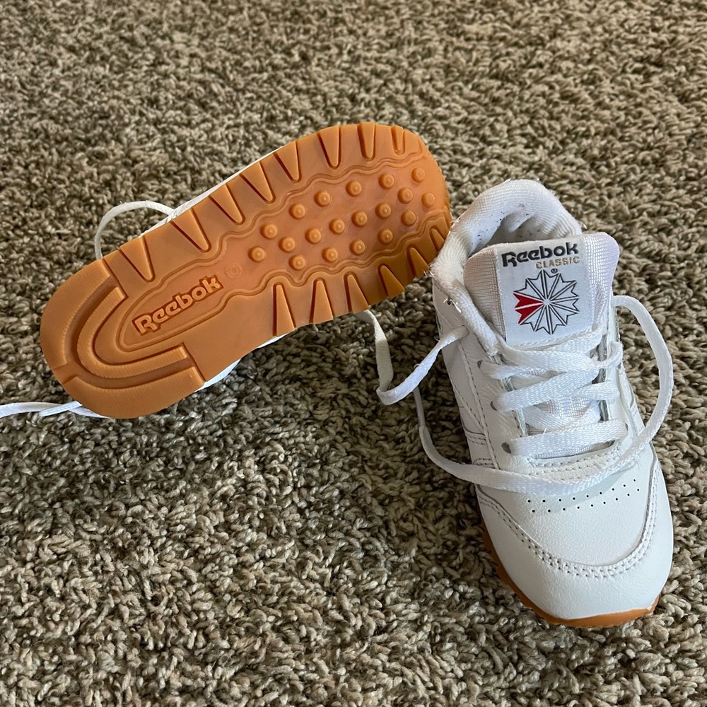 Unisex Reebok shoes